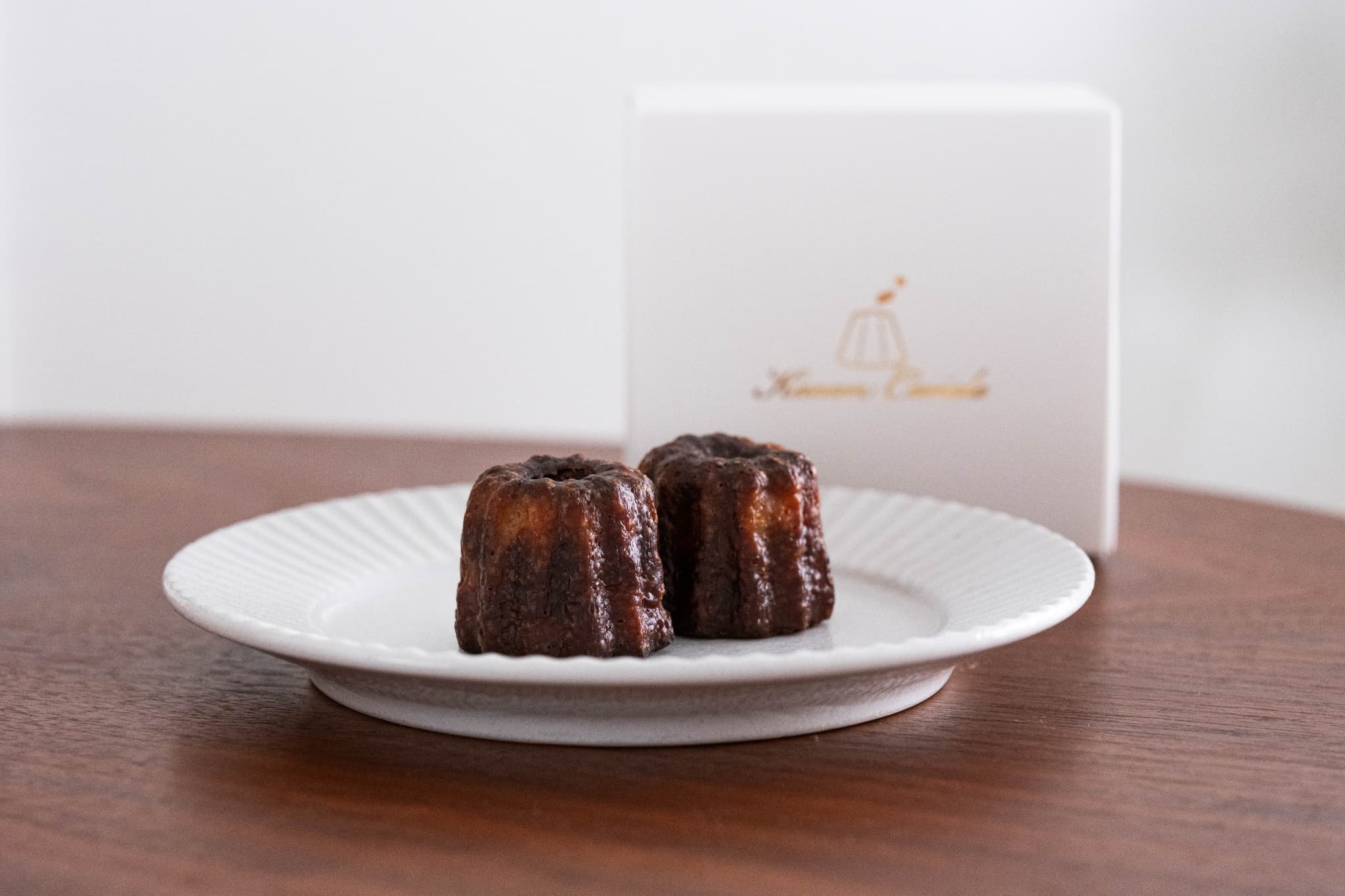 新たな鹿児島土産が続々！『桜島火山もなか本舗』の「桜島火山カヌレ」「桜島火山もなか」