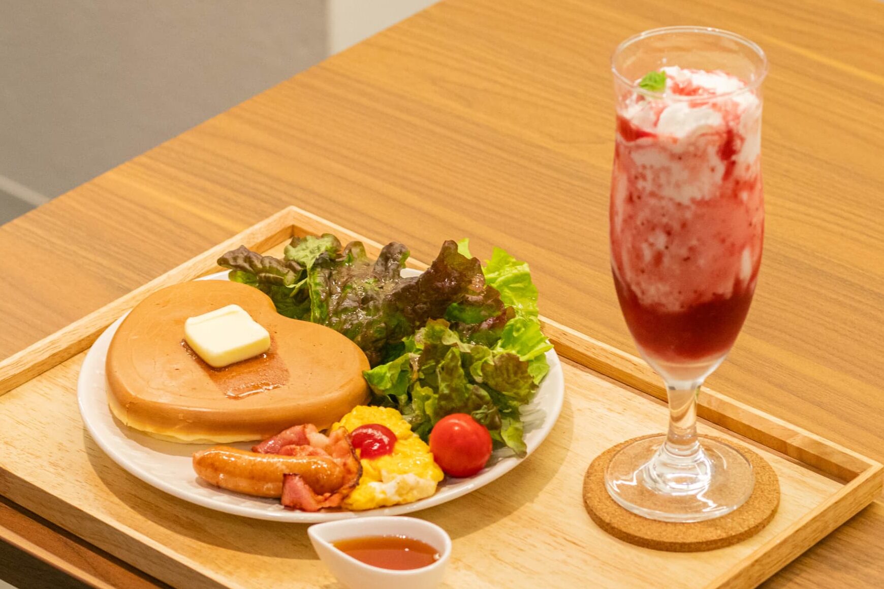 照国町の「カフェ シャモニー」。オシャレなお店でランチやカフェを楽しんで