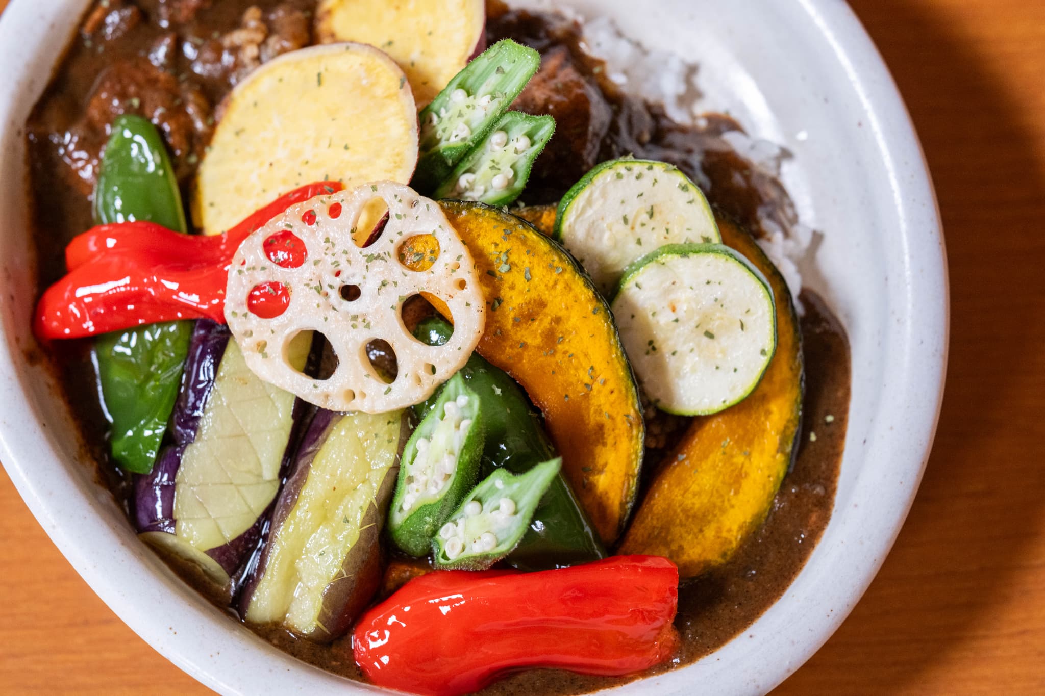 「山口牧場カントリーカレー」素材にまっすぐ。やさしさに包まれるカレーライスを