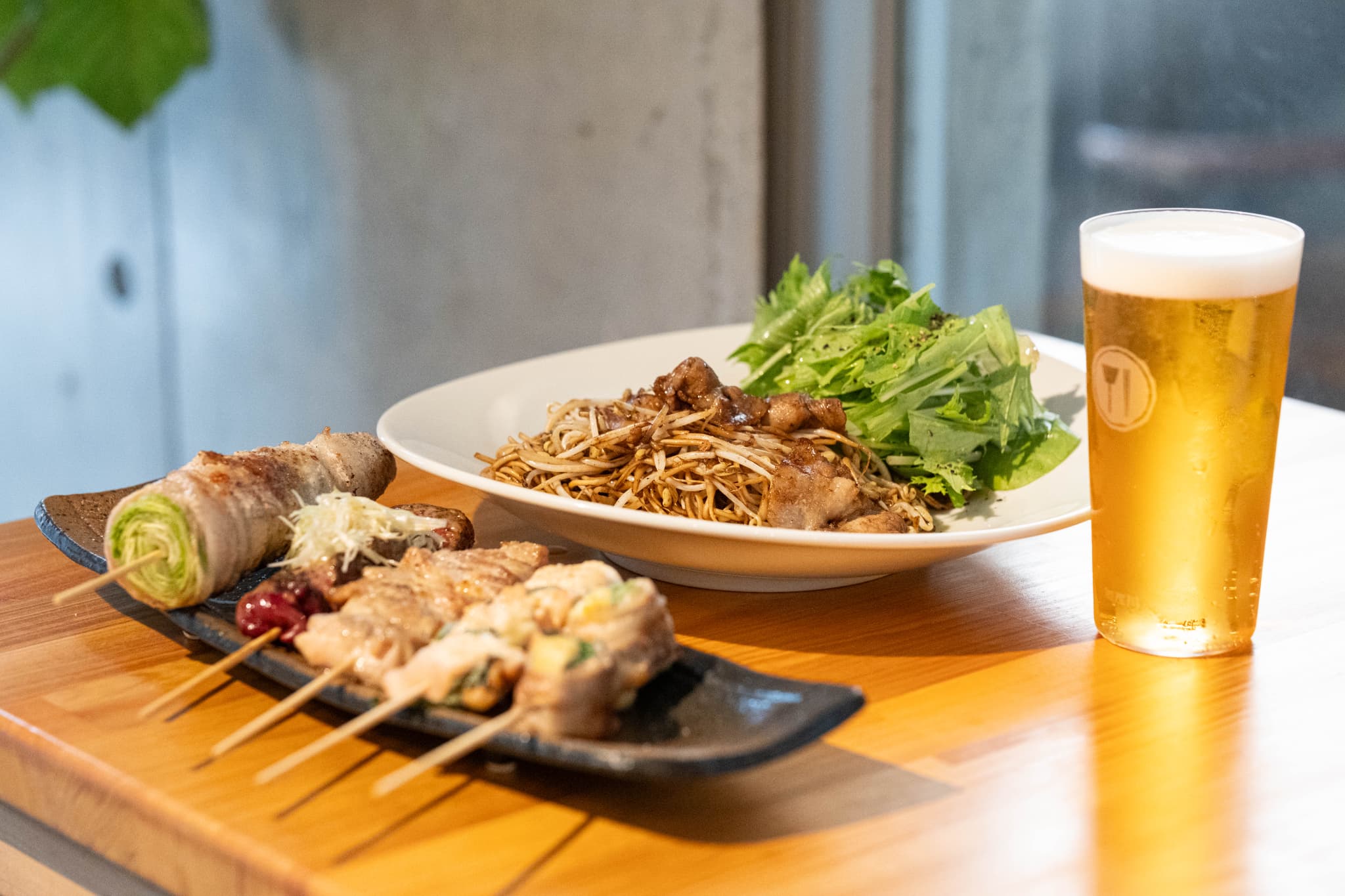 香ばしさに食欲をそそられる！天文館「NUCCA」の焼きそば＆焼き鳥