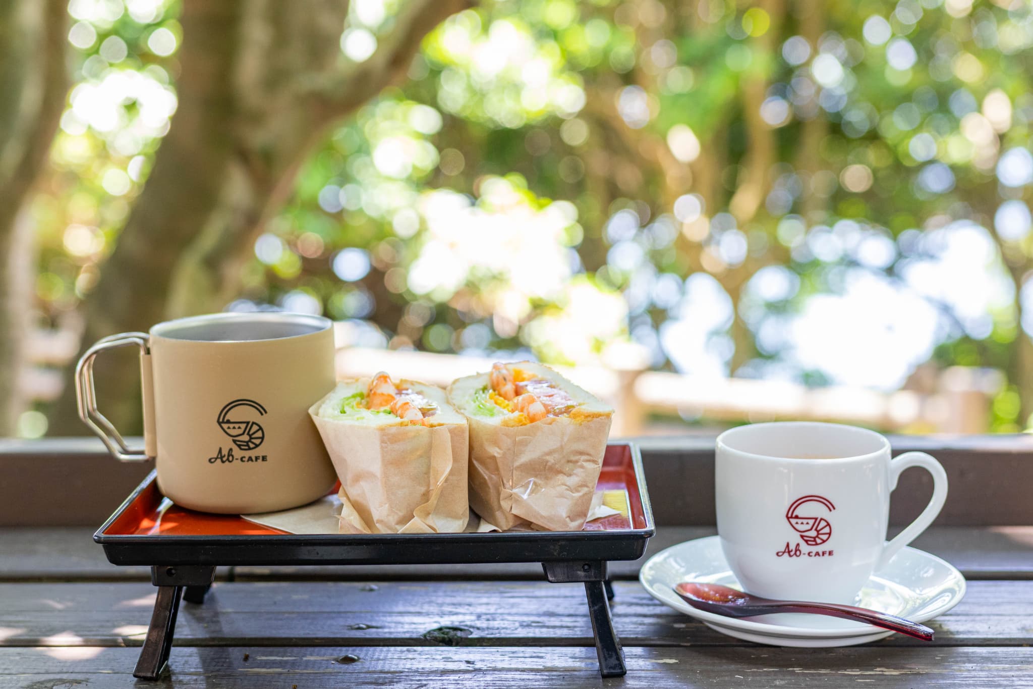 「AB-cafe」おでかけの途中で立ち寄りたい、番所鼻公園そばの、海と開聞岳を望む癒しカフェ
