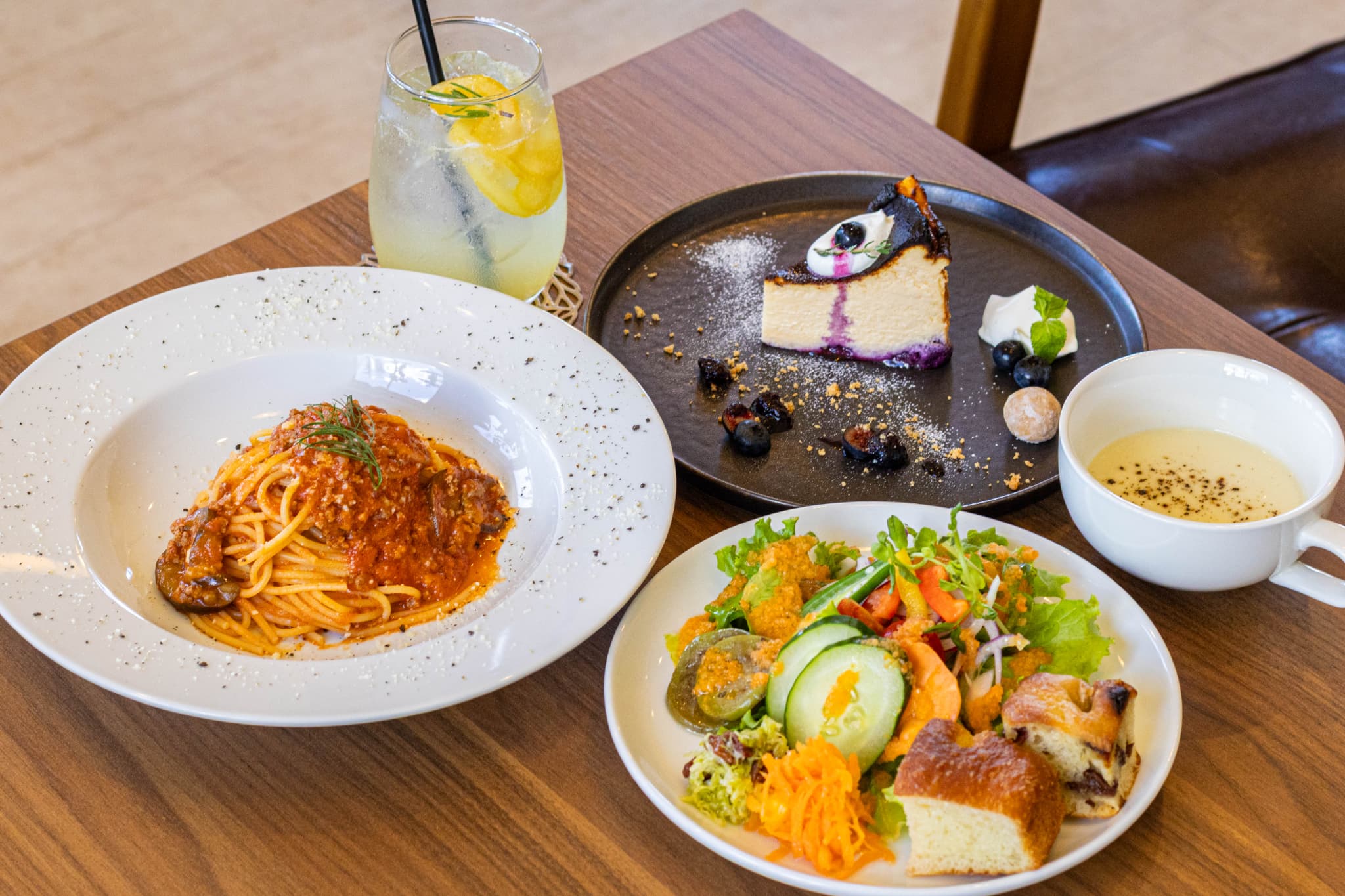 指宿のおしゃれなカフェでパスタランチとスイーツを「DINING CAFE helianthe」