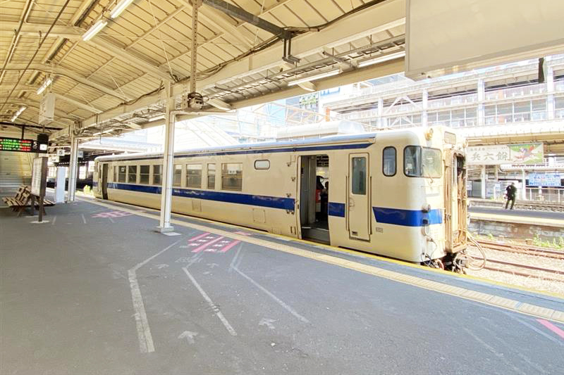 一両列車と真夏の試練。かわいい顔して、容赦なし