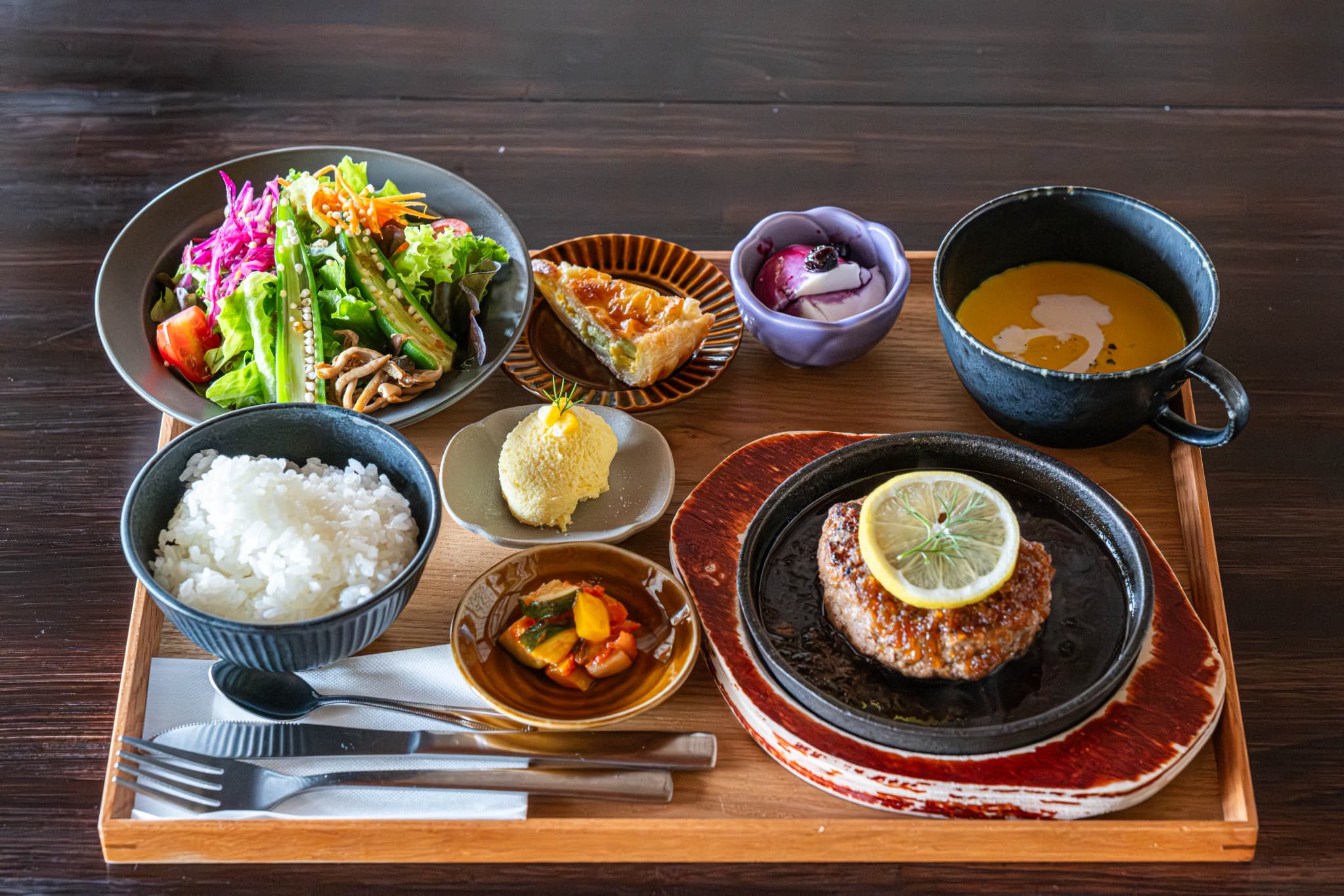 「kitchen&lodge NenRing」阿蘇の赤牛と阿久根の恵みが味わえる古民家のお店