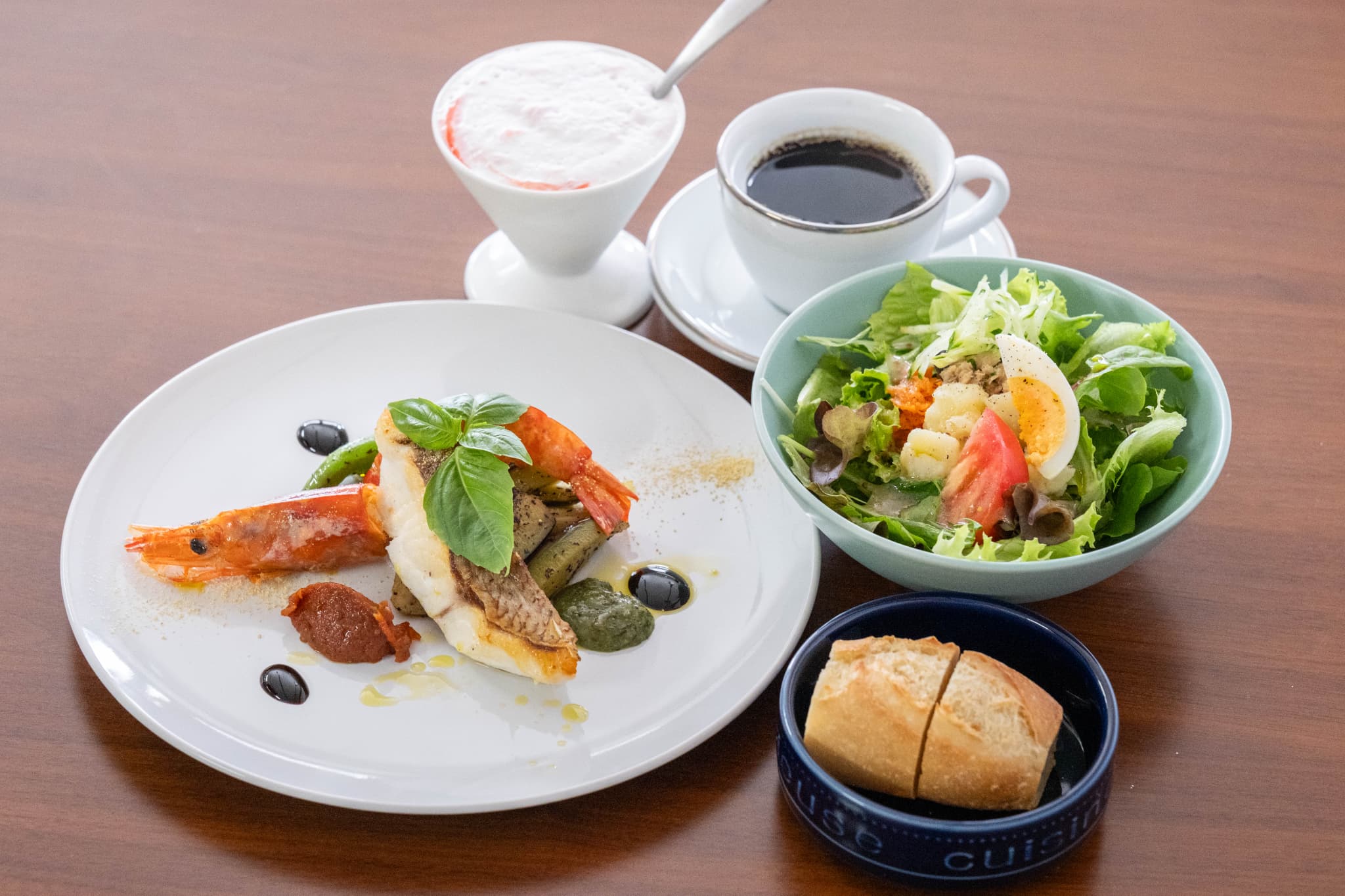 創作西洋料理の食堂「Chest Smile Kitchen」で、旅と経験が育んだ一皿を