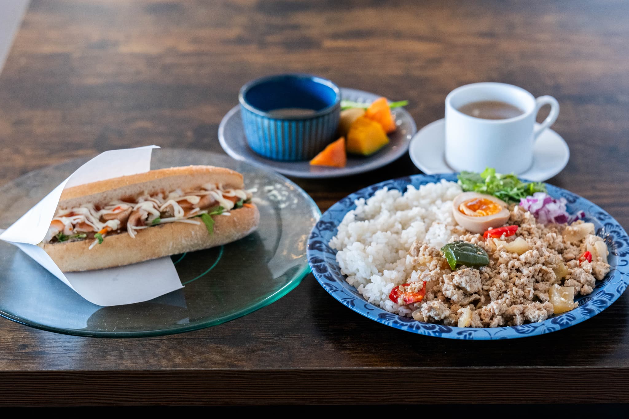 「food stand f」桜島を眺めながら味わう、多国籍料理のお店