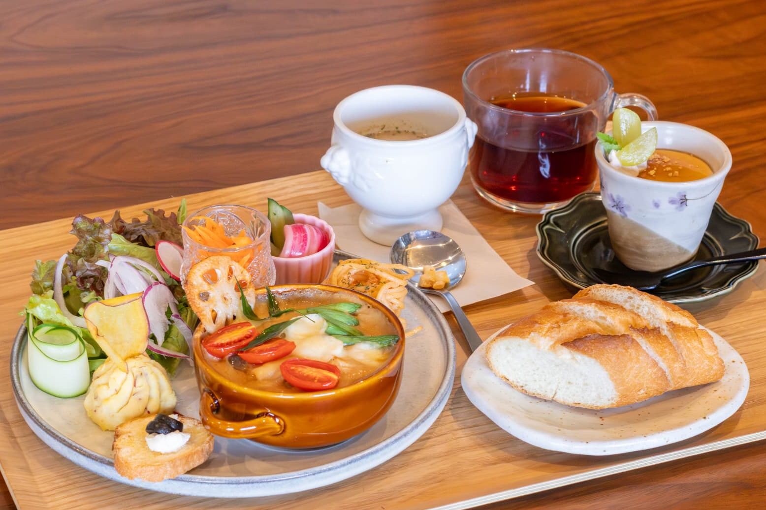 「季の実」「and Bouquet」ドライフラワーに癒されながら、ランチやディナーが楽しめるお店