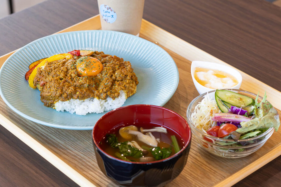 姶良市の「Cafeトパーズ」。管理栄養士考案のランチやスイーツを楽しんで