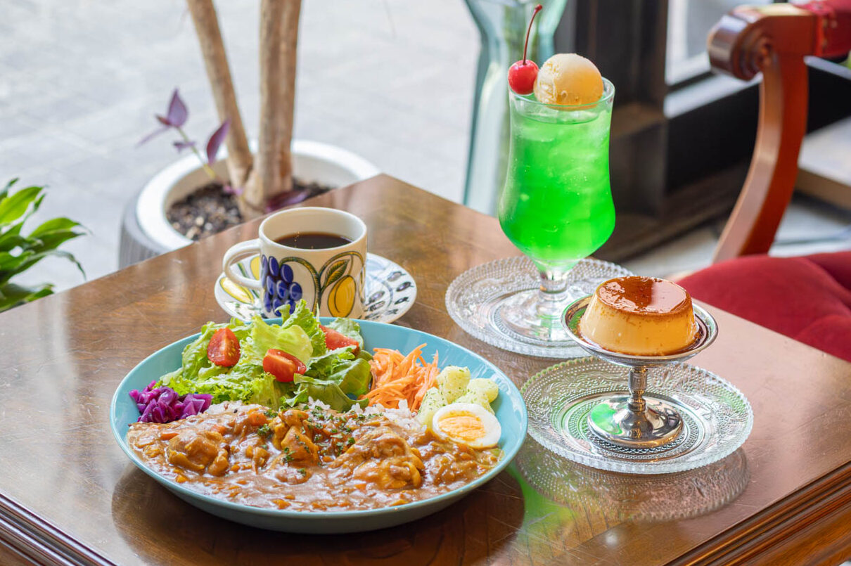 純喫茶風のレトロスイーツや、ランチメニューも楽しめる「Cafe BANVINA」