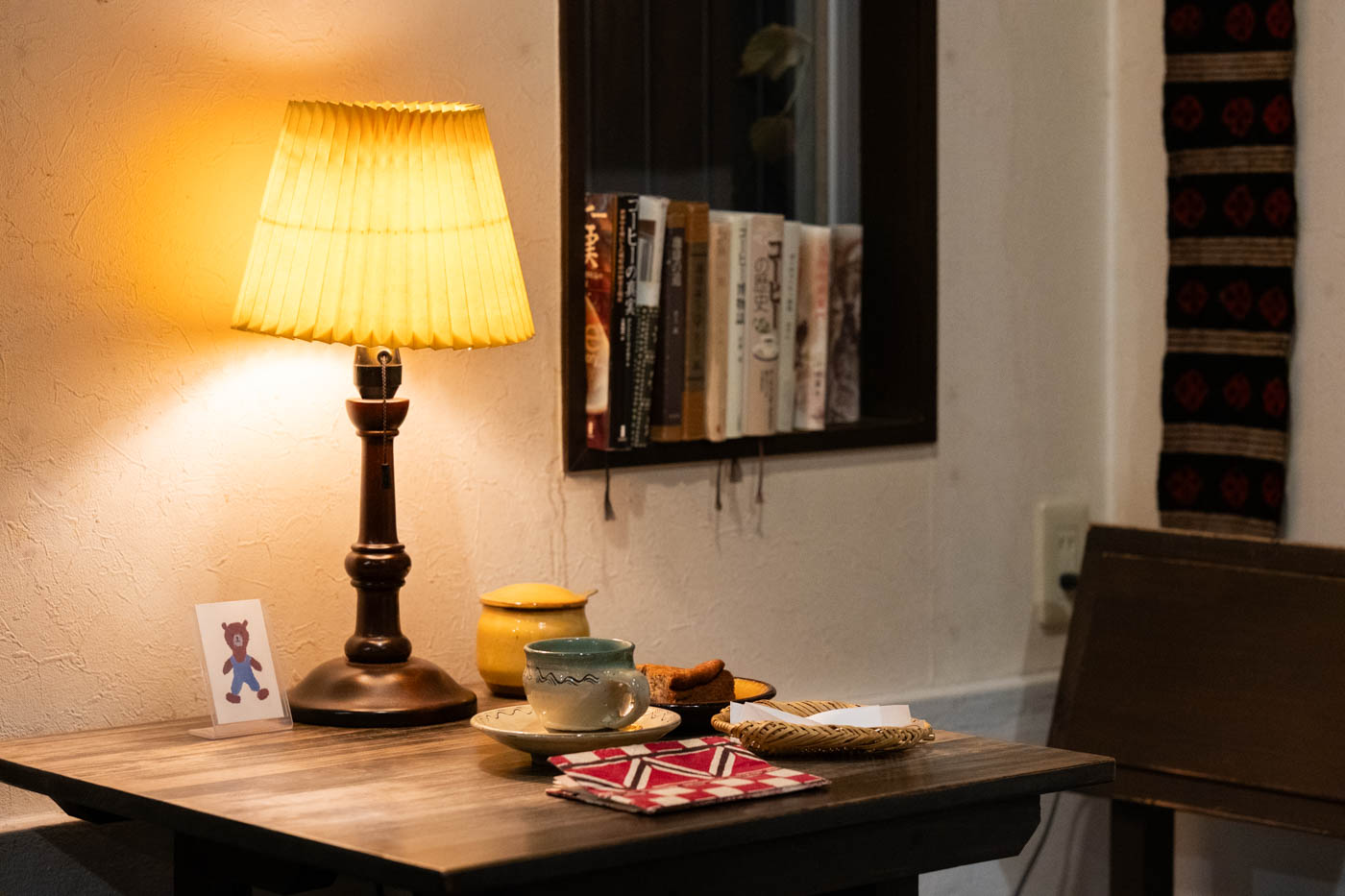 鹿児島「可否館」民藝に囲まれて味わう、ネルドリップコーヒーの時間