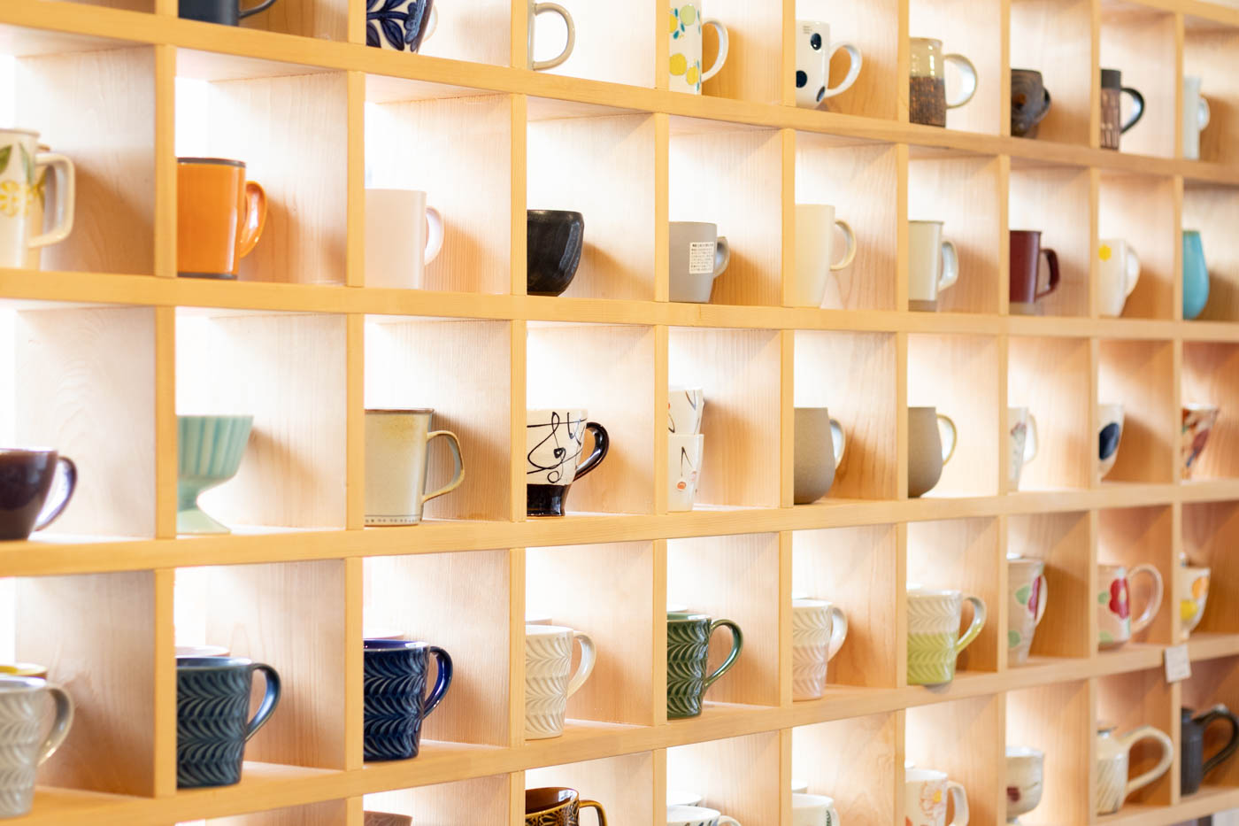 「BluePisces」手頃なものから一点物まで幅広く取り扱う、器のセレクトショップ