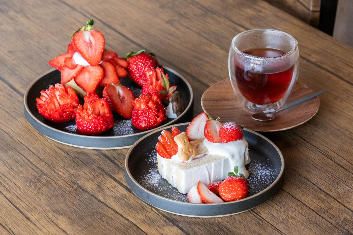 天文館「Cafe やましろ」の、いつ来ても違う日替わりランチと、映える旬のフルーツスイーツ