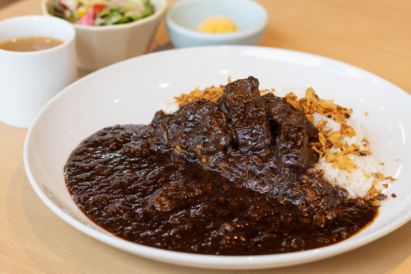 「欧風カレー 萩カリー」だしとスパイスが織りなす、深いコクと旨みの欧風カレーを天文館で