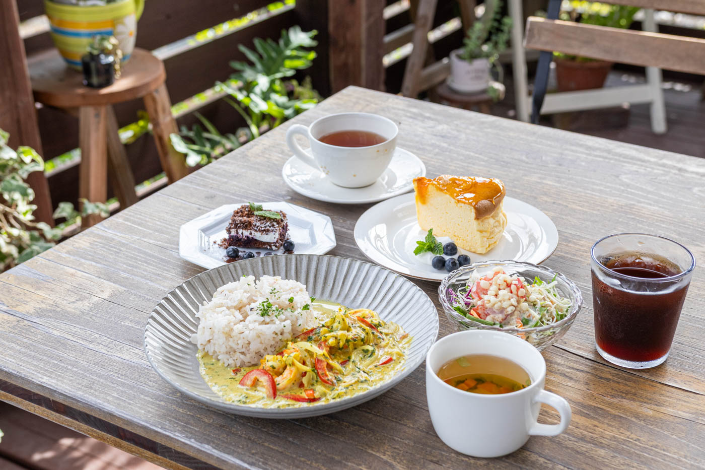 いちき串木野市の「Café ONE LOVE」。緑に囲まれた癒やしの空間で味わうカフェランチ&スイーツ