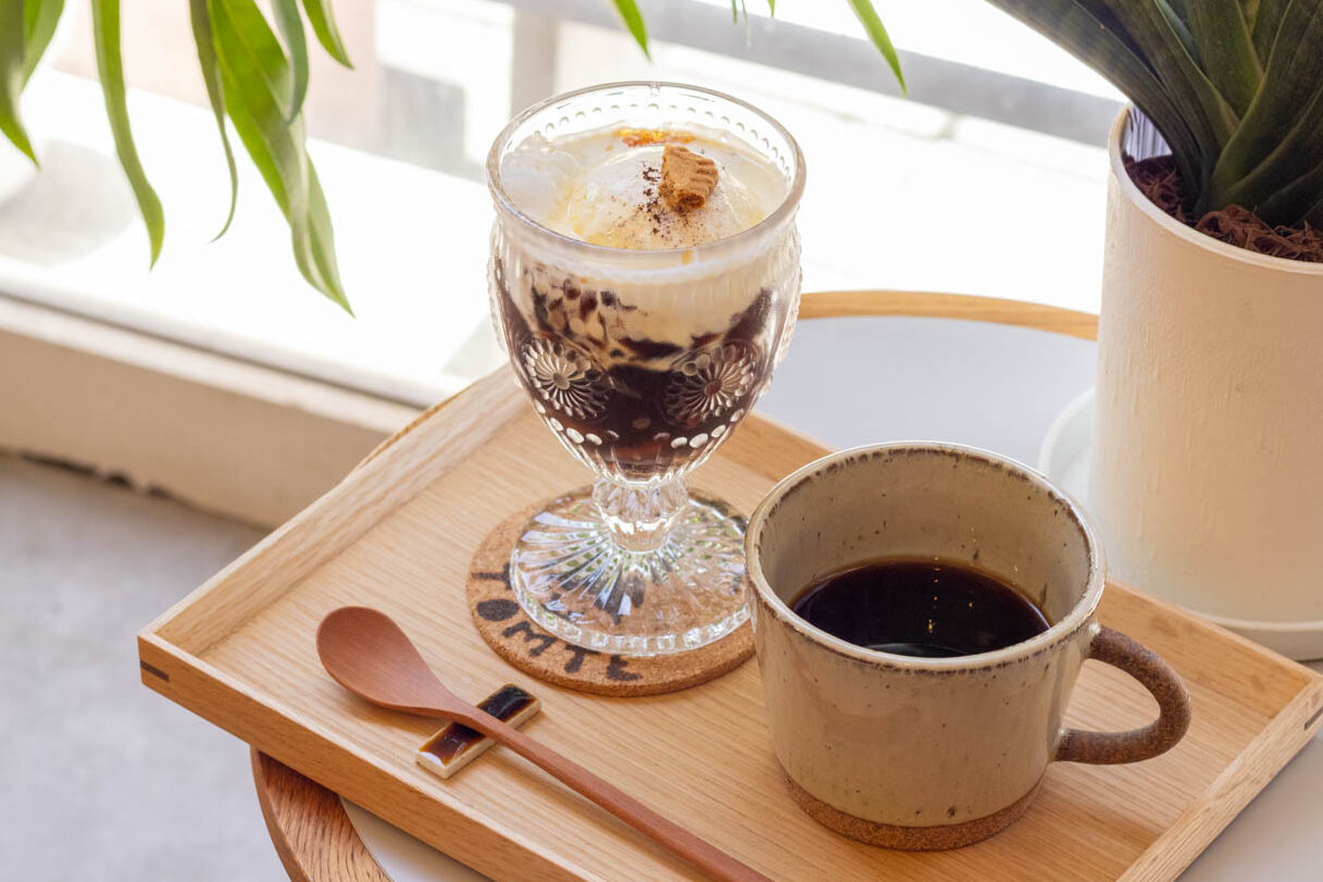 北欧の妖精が見守る「COFFEE TOMTE」。自家焙煎コーヒーでほっとひと息