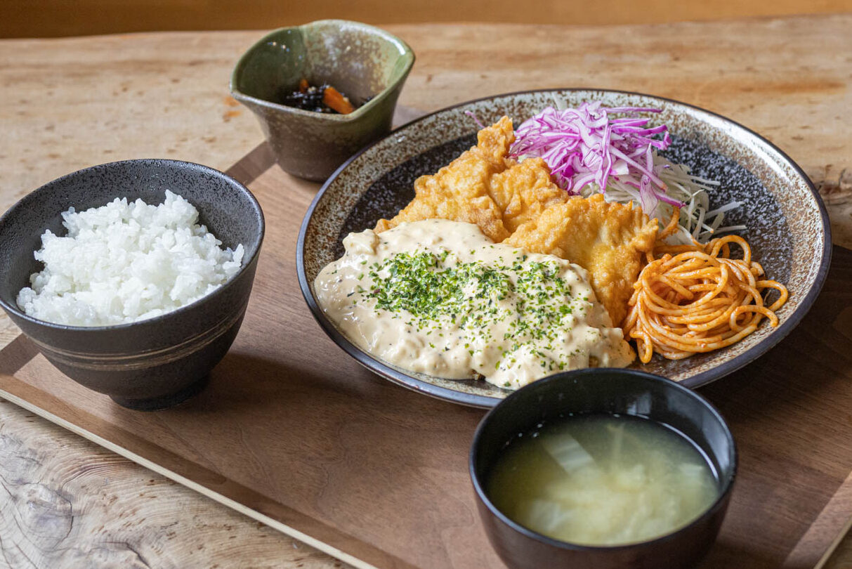 霧島市国分の「やかたぶね食堂」。ボリュームたっぷりの定食ランチを楽しんで